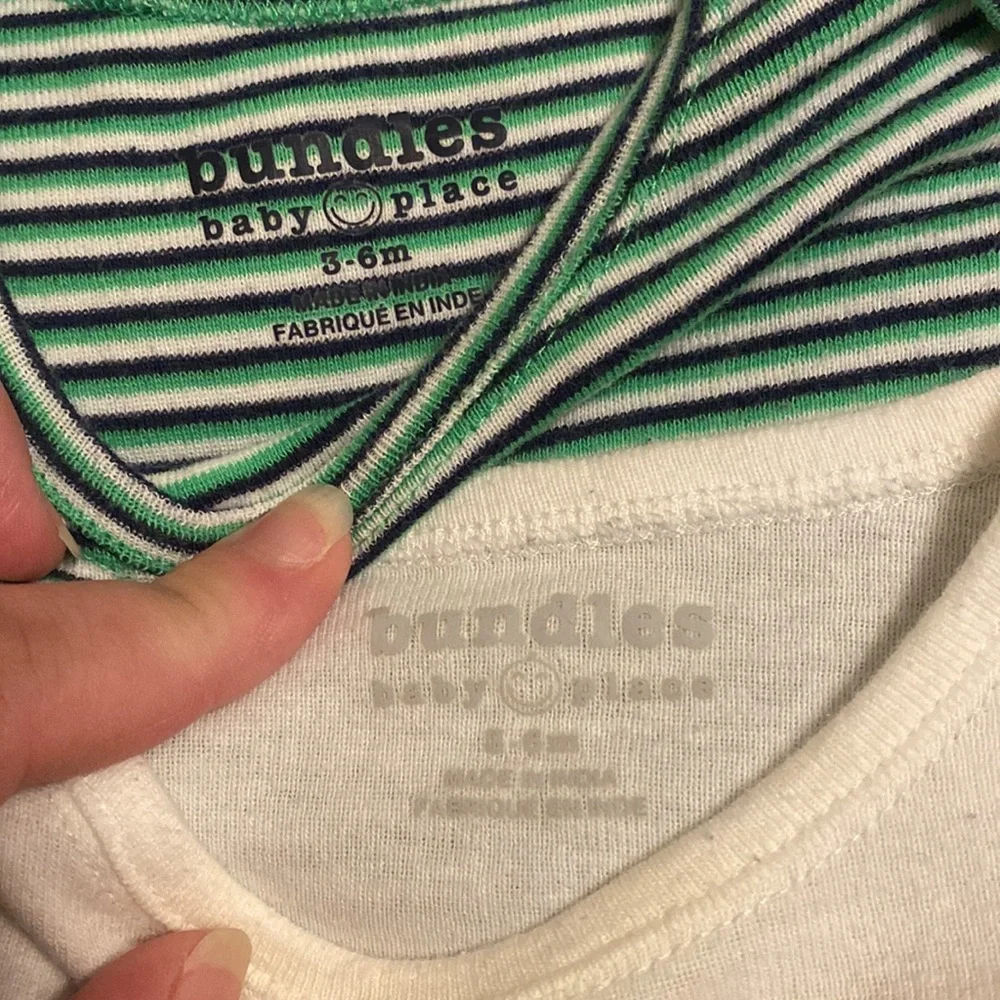 (2) Long sleeves bodysuits | size 3-6 months - Picture 2 of 3